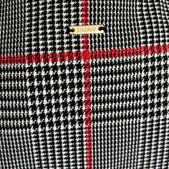 NWOT DKNY Woman’s V Neckline Plaid Cape Jacket with lining, Size XS - Picture 5 of 10